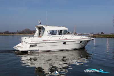 Skilsö  975 Arctic Motorbåt 1994, med Volvo Penta is een Zweeds merk dat wereldwijd bekendstaat om betrouwbare en krachtige scheepsmotoren en aandrijfsystemen. Ze leveren zowel diesel- al motor, Holland