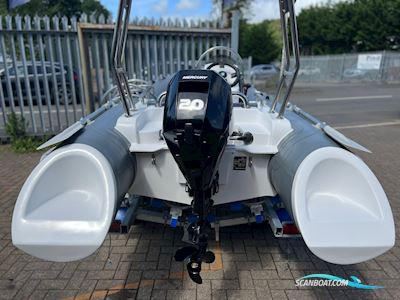 Unclassified Escape 360 Motorbåt 2022, med Mercury motor, England