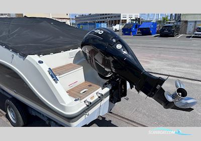 Uttern D57 Motorbåt 2016, med Mercury motor, Sverige