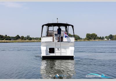 Vacance 10.50 AK Motorbåt 1995, med De Nanni N4.80 is een betrouwbare 4-cilinder dieselmotor, speciaal ontworpen voor jachten en zeilboten, bekend om zijn zuinigheid en robuuste bouw. motor, Holland