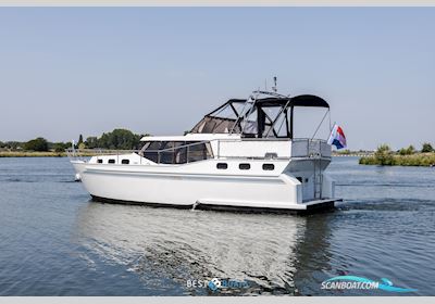Vacance 10.50 AK Motorbåt 1995, med De Nanni N4.80 is een betrouwbare 4-cilinder dieselmotor, speciaal ontworpen voor jachten en zeilboten, bekend om zijn zuinigheid en robuuste bouw. motor, Holland