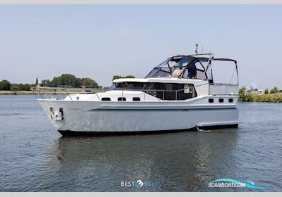 Vacance 10.50 AK Motorbåt 1995, med De Nanni N4.80 is een betrouwbare 4-cilinder dieselmotor, speciaal ontworpen voor jachten en zeilboten, bekend om zijn zuinigheid en robuuste bouw. motor, Holland