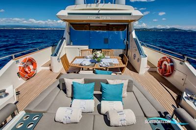 Aicon 72 SL Motorboat 2005, with Caterpillar C30 engine, Spain