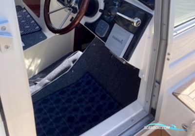 Aquador 32 C Motorboat 2011, with Volvo Penta D6-370 engine, Germany