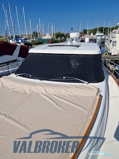 Austin Parker 42 Sedan Motorboat 2014, with Cummins 6.7 engine, Italy