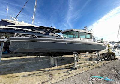 Axopar 28 Cabin Motorboat 2017, with Nercury engine, Italy