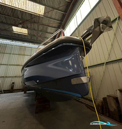 Axopar 37 Cross Cabin Inkl. Gyro Motorboat 2022, with Mercury engine, France