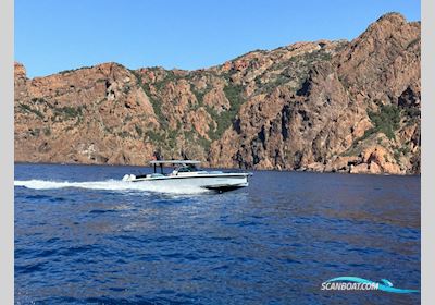 Axopar 37 Sun-Top - Lifting Points Motorboat 2023, with Mercury engine, Italy