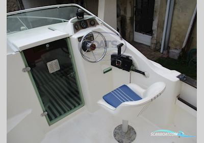 B2 MARINE CAP FERRET 550 CC + REMORQUE Motorboat 2000, with MARINER engine, France