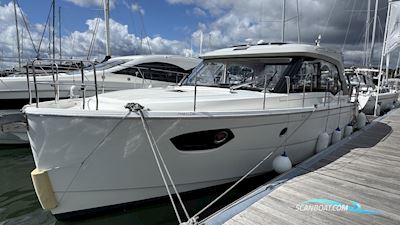 Bavaria E40 Sedan Motorboat 2016, with Volvo Penta engine, United Kingdom