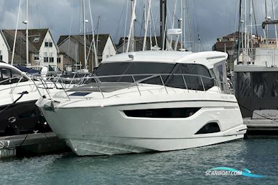Bavaria R40 Coupe Motorboat 2022, with Volvo Penta engine, United Kingdom