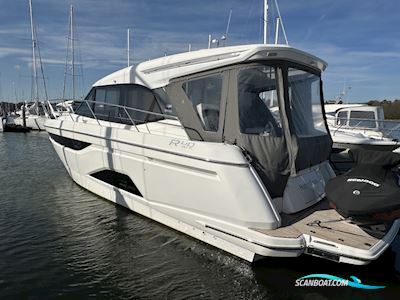 Bavaria R40 Motorboat 2021, with Volvo Penta engine, United Kingdom
