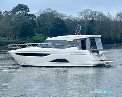 Bavaria R40 Motorboat 2020, with Volvo Penta engine, United Kingdom