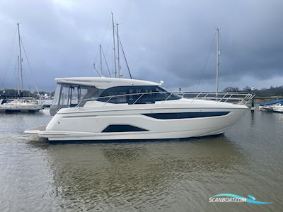 Bavaria R40 Motorboat 2020, with Volvo Penta engine, United Kingdom