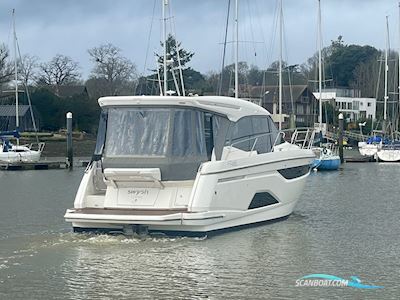 Bavaria R40 Motorboat 2020, with Volvo Penta engine, United Kingdom
