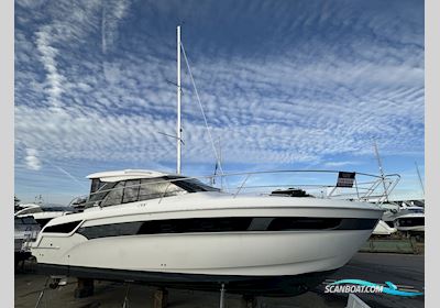 Bavaria S40 Coupe Motorboat 2017, with Volvo Penta engine, United Kingdom