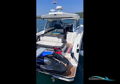 Bavaria SR 36 HT Motorboat 2023, with Volvo Penta D4-300 Aquamatic engine, Croatia