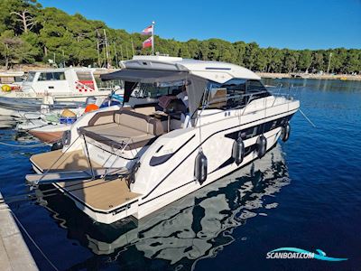 Bavaria SR 38 HT - 2023 Motorboat 2023, with Volvo Penta D4-300 Aquamatic engine, Slovenia