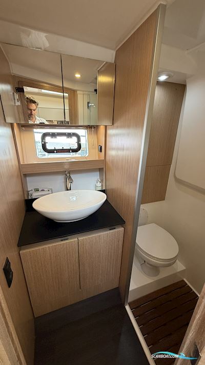 Bavaria SR 38 HT - 2023 Motorboat 2023, with Volvo Penta D4-300 Aquamatic engine, Slovenia