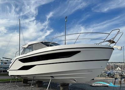 Bavaria SR38 HT Motorboat 2024, with Volvo engine, United Kingdom