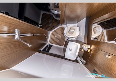 Bavaria Vida 33 - 2X 300 PS Motorboat 2022, with Mercury Verado V8 Joystick engine, Slovenia