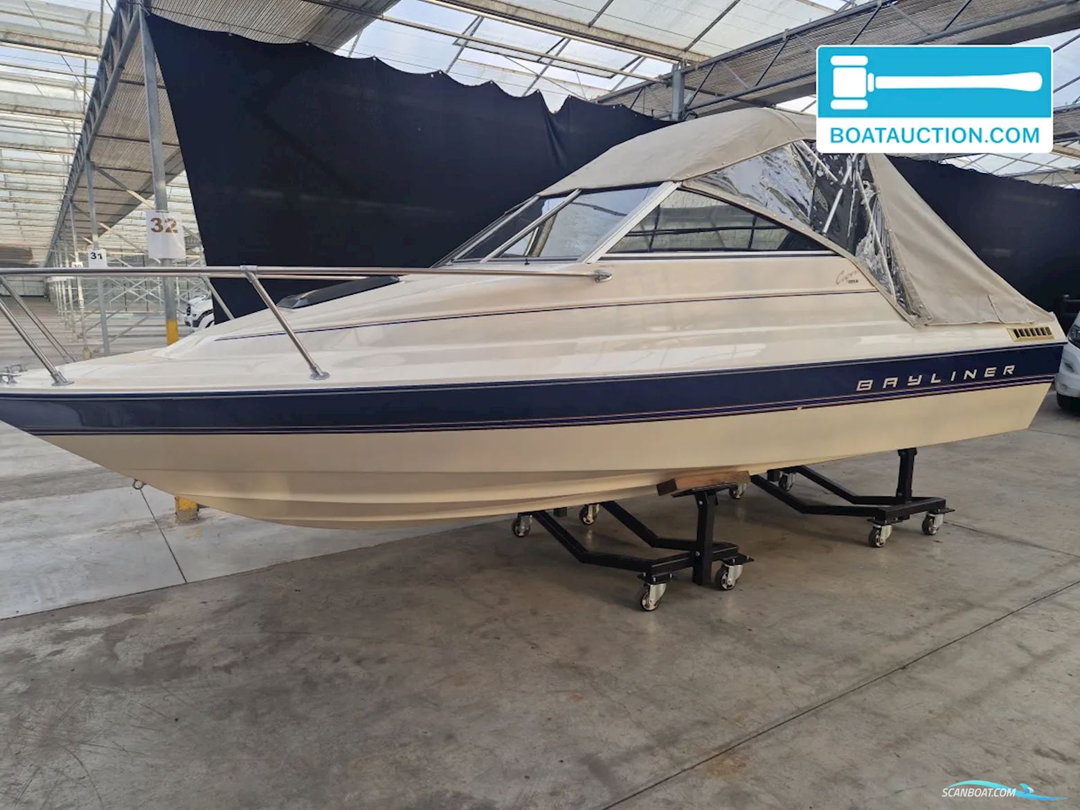 Bayliner 1952 CAPRI Motorboat 1995, with Mercruiser engine, Belgium