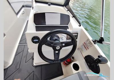 Bayliner M17 Motorboat 2022, with Mercury engine, France
