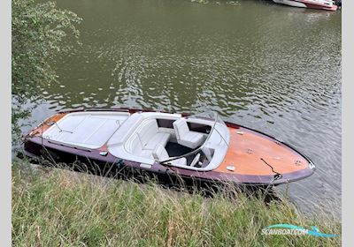 Boesch 680 Costa Brava de Luxe Motorboat 1986, with GM 6.2 V8 Marine Diesel engine, The Netherlands