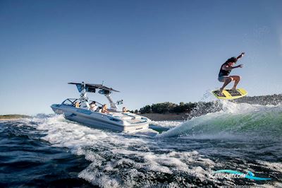 Centurion Ri245 Motorboat 2025, with Pcm ZZ6 6.2Ltr engine, United Kingdom