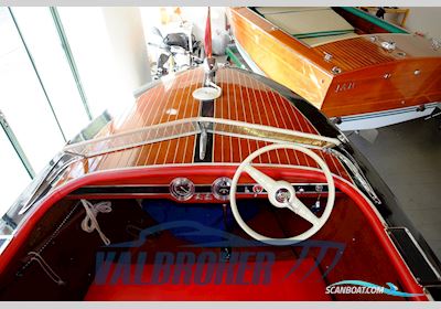 Chris Craft Wood Motorboat 1950, with Chris Craft Hmc Cruise N Carry engine, Italy