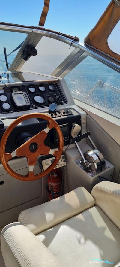 Cranchi Cruiser 32 Motorboat 1990, with Volvo Penta 200CV engine, Spain