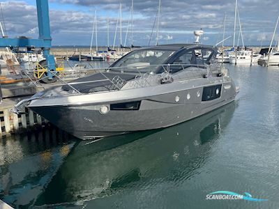 Cranchi M44 HT (2022) - Nedsat Motorboat 2022, with Volvo Penta D6 m/Joystik engine, Denmark