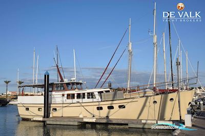 Fleur de Lys 58 Motorboat 1961, with Rootes Listler engine, Portugal