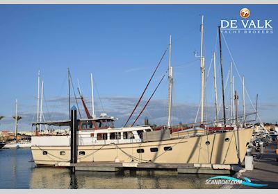 Fleur de Lys 58 Motorboat 1961, with Rootes Listler engine, Portugal