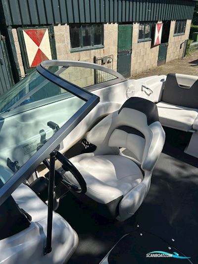 Four Winns H180 outboard Motorboat 2012, with Evinrude engine, The Netherlands