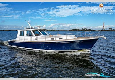 Grand Banks 49 Eastbay SX Motorboat 2000, with Caterpillar engine, The Netherlands