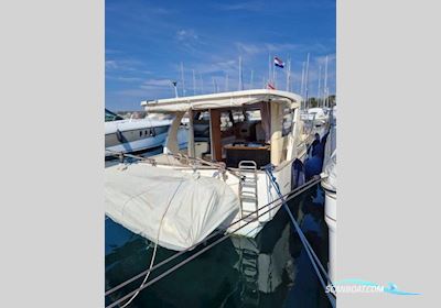 Greenline 33 Hybrid Motorboat 2010, with VW Tdi 165-5 Btw engine, Croatia