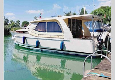 Greenline 33 Motorboat 2010, with VW Marine Diesel Tdi 165 engine, Italy