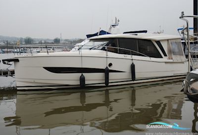 Greenline Yachts 39 Motorboat 2017, with Volvo Penta D3-220 engine, United Kingdom