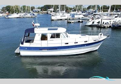 Hardy Marine 32 Commander Motorboat 2000, with Mercruiser engine, United Kingdom