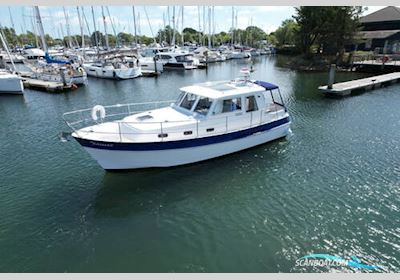 Hardy Marine 32 Commander Motorboat 2000, with Mercruiser engine, United Kingdom