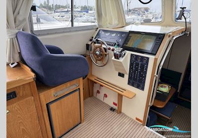 Hardy Marine 32 Commander Motorboat 2000, with Mercruiser engine, United Kingdom