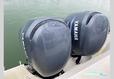 Inconnu Boston Whaler 255 Conquest Motorboat 2002, with Yamaha engine, France