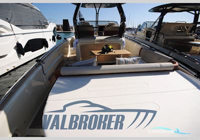 Invictus GT320 Motorboat 2023, with Volvo Penta V8 engine, Italy