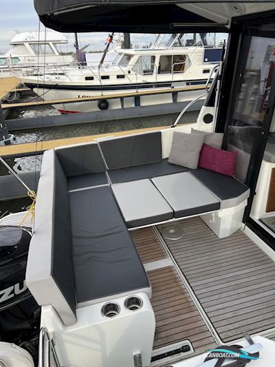 Jeanneau Merry Fisher 895 Met Boeg en Heckschroef Motorboat 2018, with Suzuki engine, The Netherlands