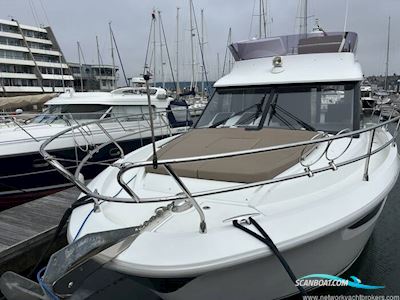 Jeanneau Velasco 37 Motorboat 2016, with Volvo Penta D4 engine, United Kingdom