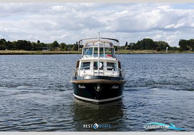 Linssen Classic Sturdy 32 AC Motorboat 2014, with Volvo Penta is Een Zweeds Merk Dat Wereldwijd Bekendstaat om Betrouwbare en Krachtige Scheepsmotoren en Aandrijfsystemen. Ze Leveren Zowel Diesel- al engine, The Netherlands