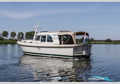 Linssen Grand Sturdy 29.9 Sedan Motorboat 2010, with Volvo Penta is een toonaangevende fabrikant van maritieme motoren en aandrijfsystemen. Het merk staat bekend om zijn betrouwbare en krachtige motoren engine, The Netherlands