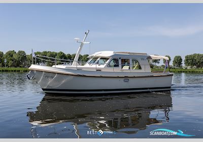 Linssen Grand Sturdy 29.9 Sedan Motorboat 2010, with Volvo Penta is een toonaangevende fabrikant van maritieme motoren en aandrijfsystemen. Het merk staat bekend om zijn betrouwbare en krachtige motoren engine, The Netherlands