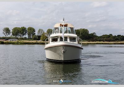 Linssen Grand Sturdy 35.0 AC Motorboat 2019, with Volvo Penta is een Zweeds merk dat wereldwijd bekendstaat om betrouwbare en krachtige scheepsmotoren en aandrijfsystemen. Ze leveren zowel diesel- al engine, The Netherlands